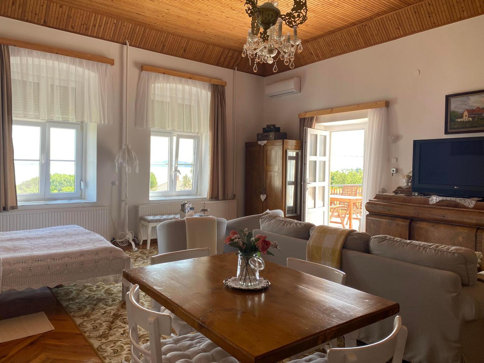 Bacchus Apartman - Borbarlang, Badacsony Badacsonytomaj Zewnętrze zdjęcie