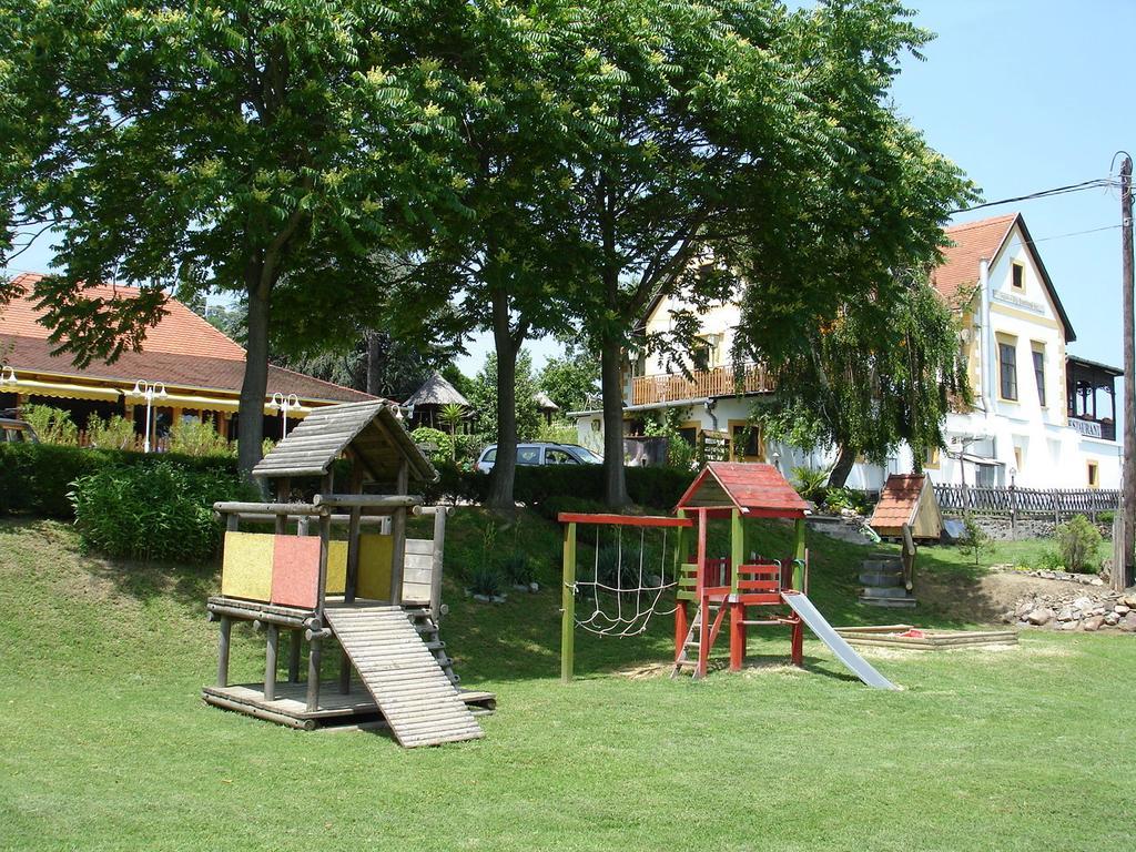 Bacchus Apartman - Borbarlang, Badacsony Badacsonytomaj Zewnętrze zdjęcie
