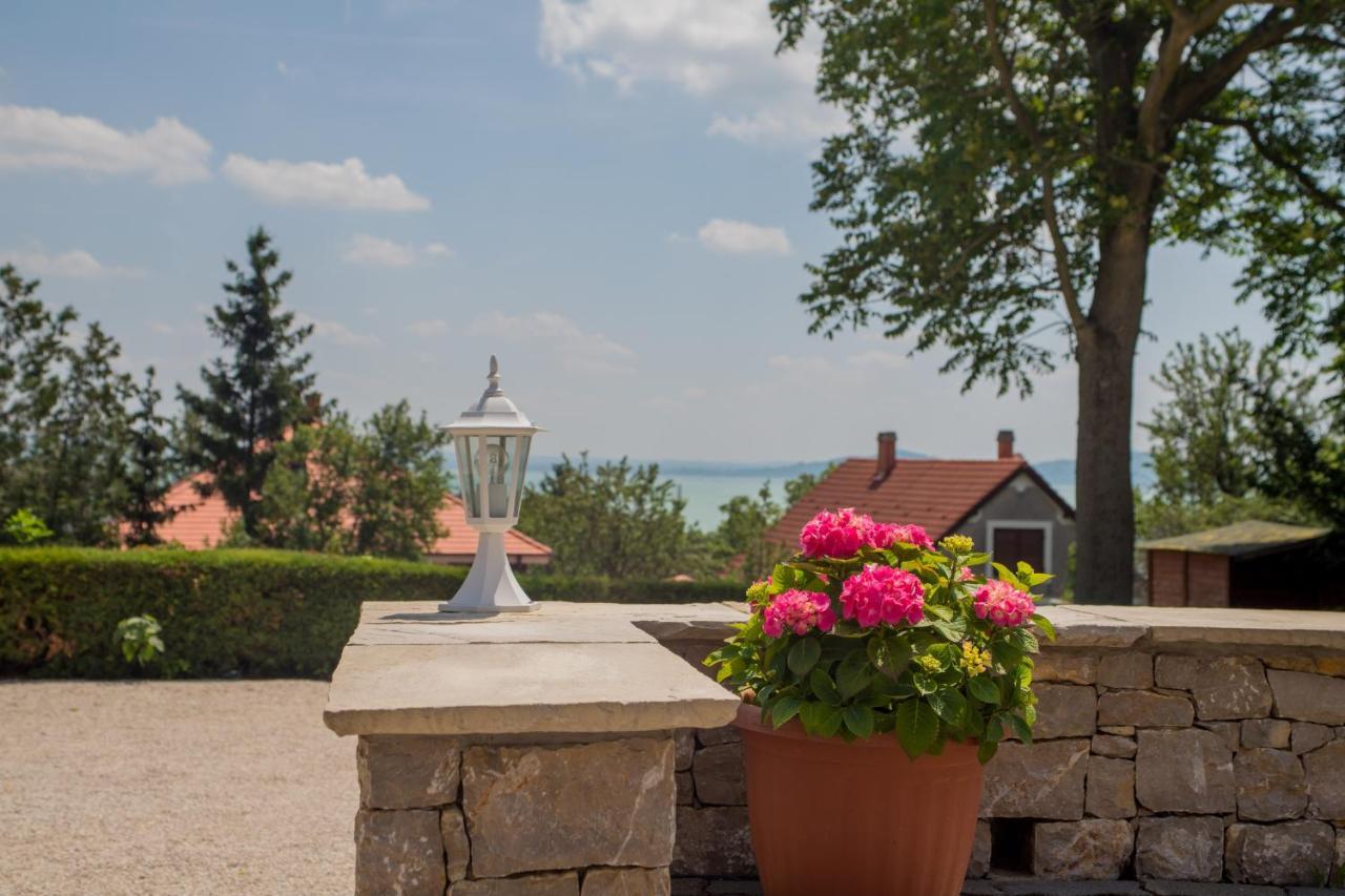 Bacchus Apartman - Borbarlang, Badacsony Badacsonytomaj Zewnętrze zdjęcie